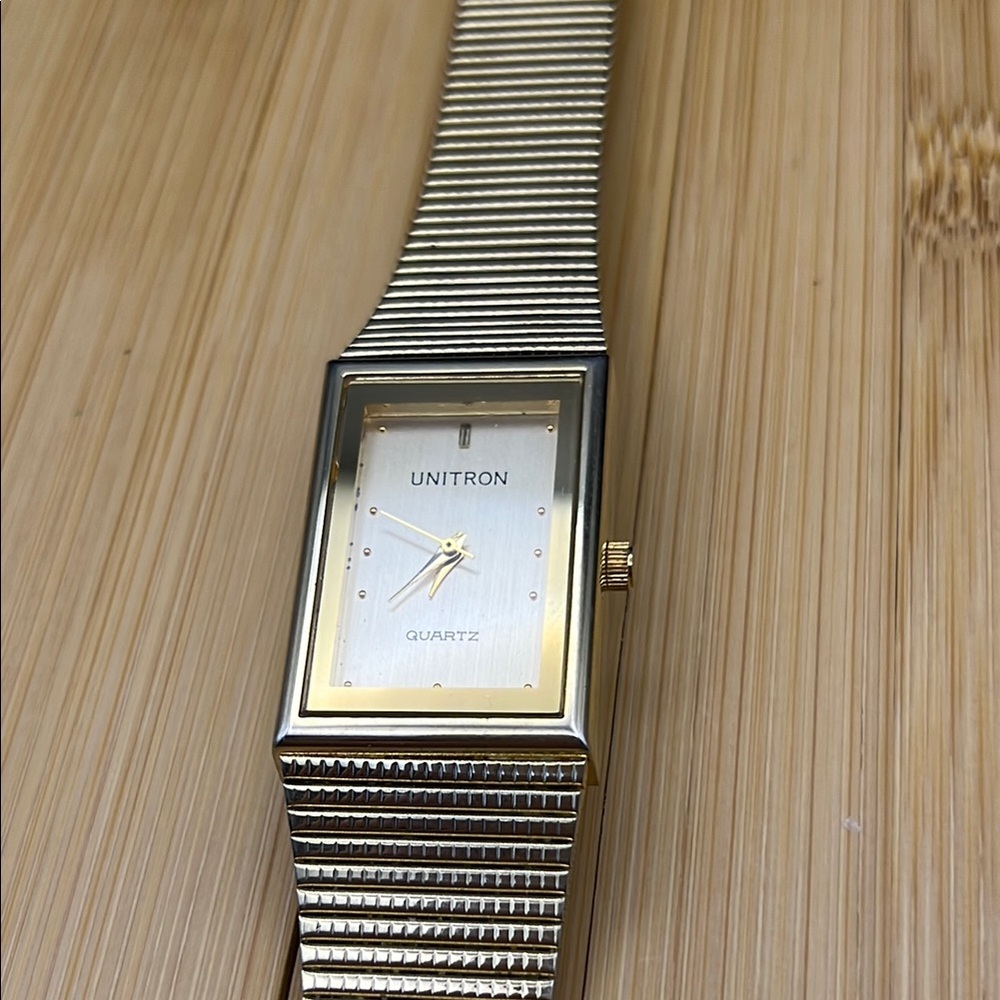Gold Women's Quartz Watch - 69